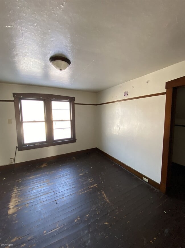 Building Photo - 3 br, 1 bath House - 902 West McClure Avenue