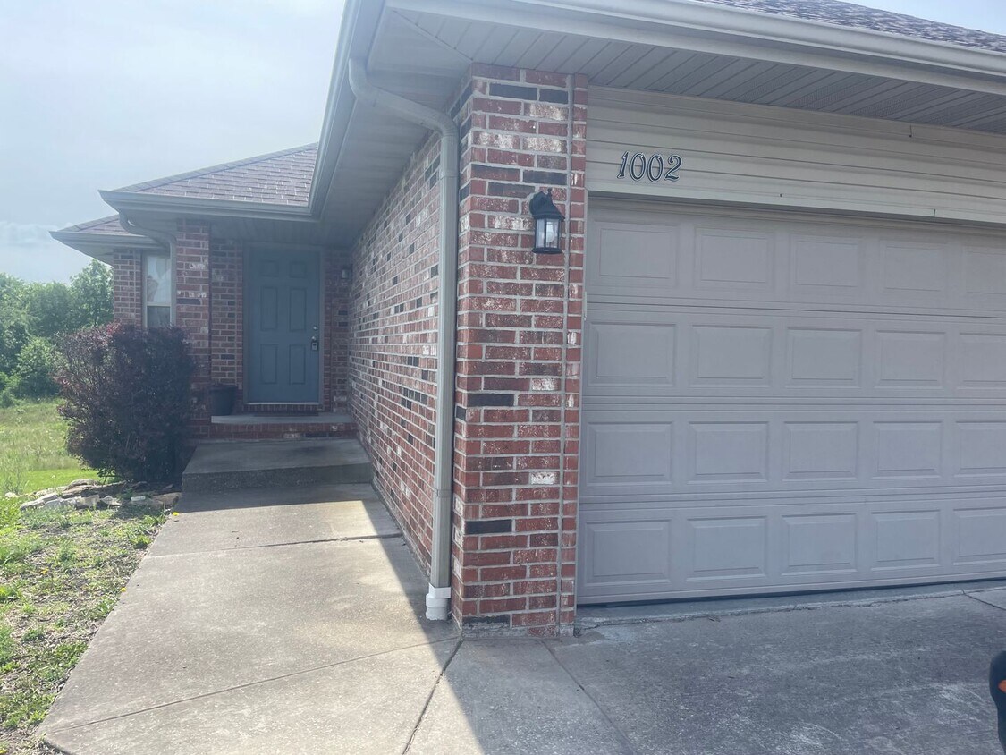 1002 N 24th St, Ozark, MO 65721 Townhome Rentals in Ozark MO