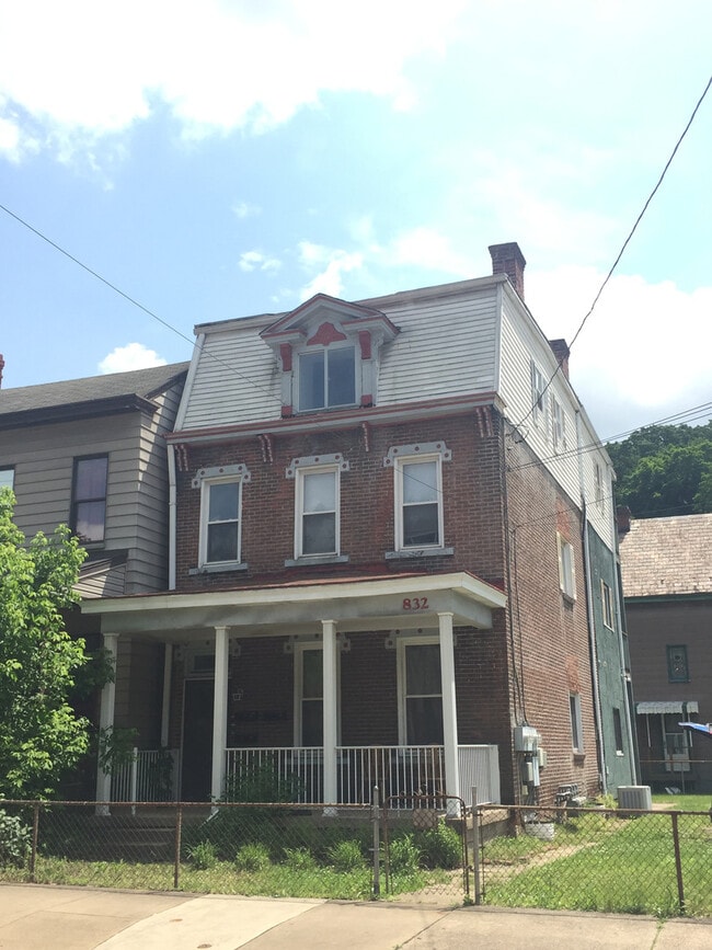 Building Photo - 832 Evergreen Ave