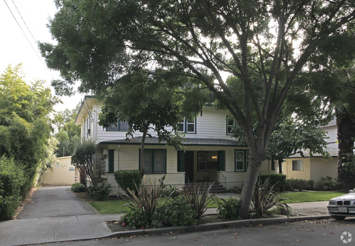 Primary Photo - Elm Apartments