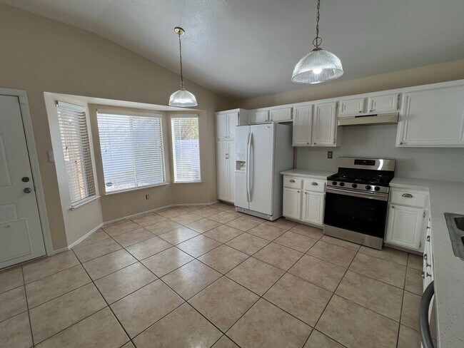 Building Photo - 9824 Cross Creek Way
