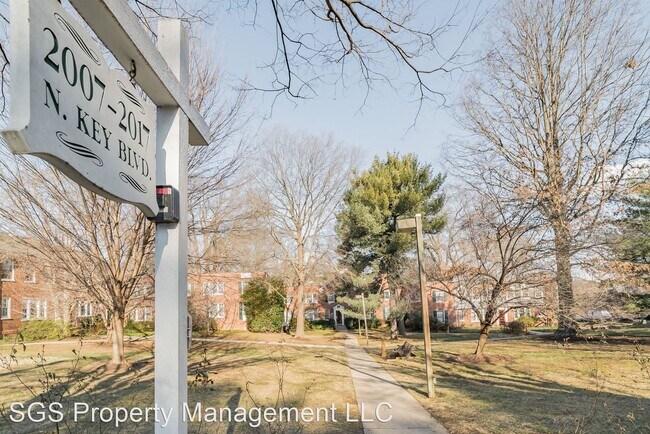 Building Photo - 1 br, 1 bath House - 2007 Key Blvd #585
