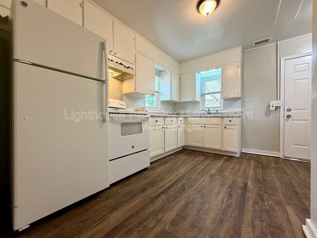 Foto del edificio - 2449 Hillside Dr NW