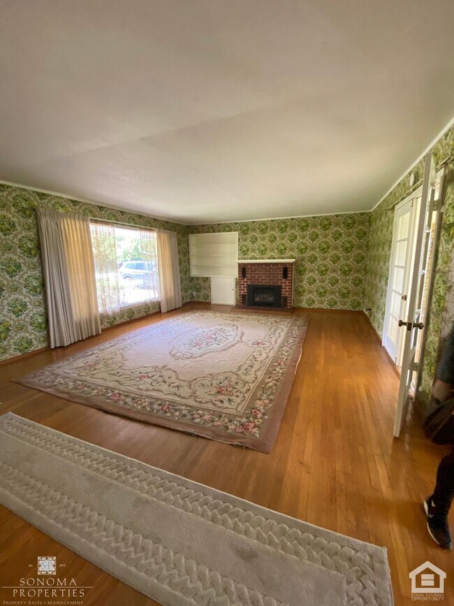 Building Photo - Country Farmhouse in Sonoma!