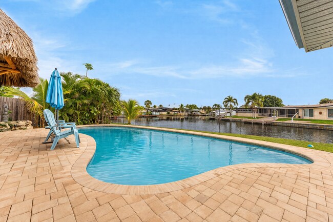 Foto del edificio - Waterfront Tiki Paradise with Pool and Boat Lift