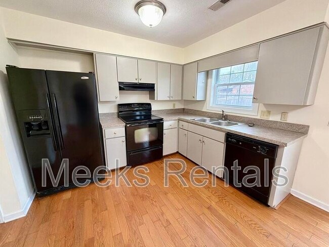 Building Photo - 1002 Fairway Gardens Dr
