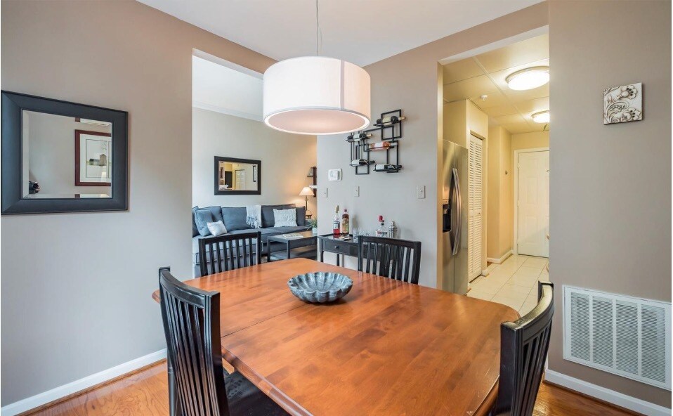 Foto principal - 2407 20th St NW