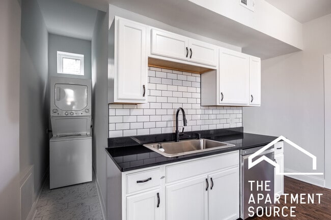 Foto del edificio - 2842 W Augusta Blvd