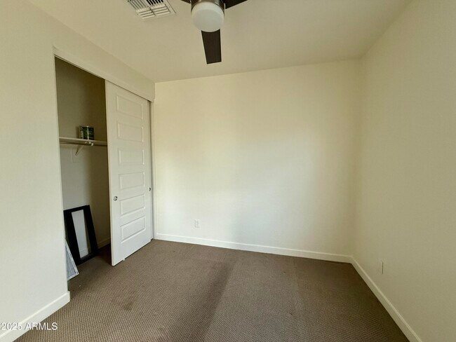 Building Photo - 938 E Danbury Dr