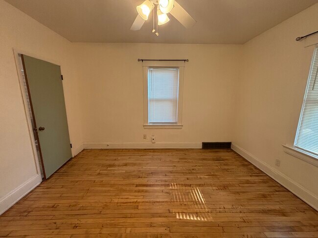 Foto del edificio - 1574 Ridgewood Ave