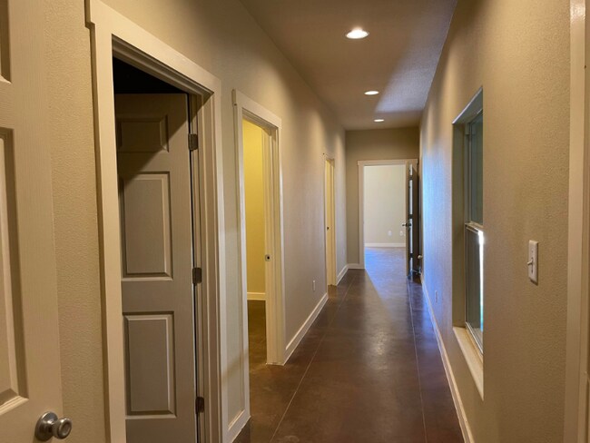 Foto del edificio - 10107 Signal Hill Rd