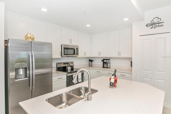 Building Photo - 12320 Wellen Golf St