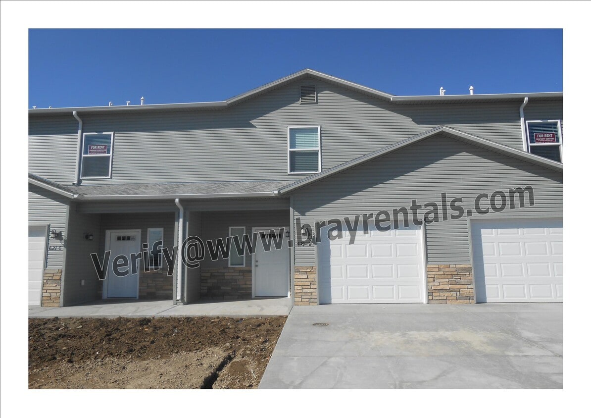 Primary Photo - 621 Zenith Ln