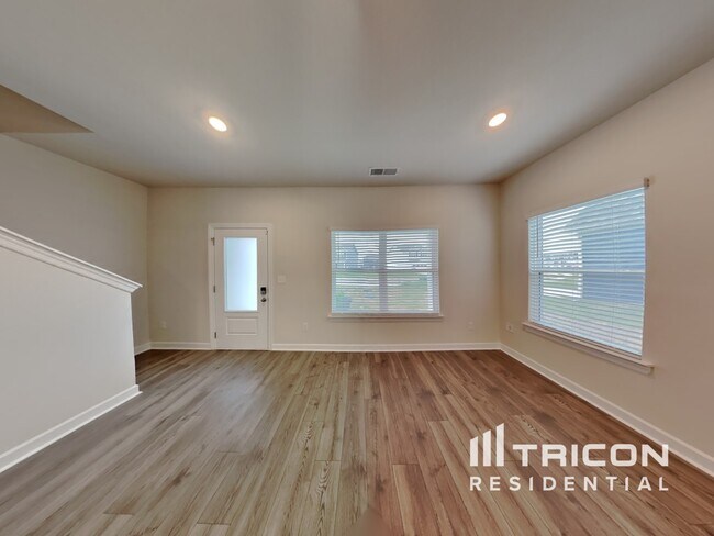 Building Photo - 3423 Quintana Dr