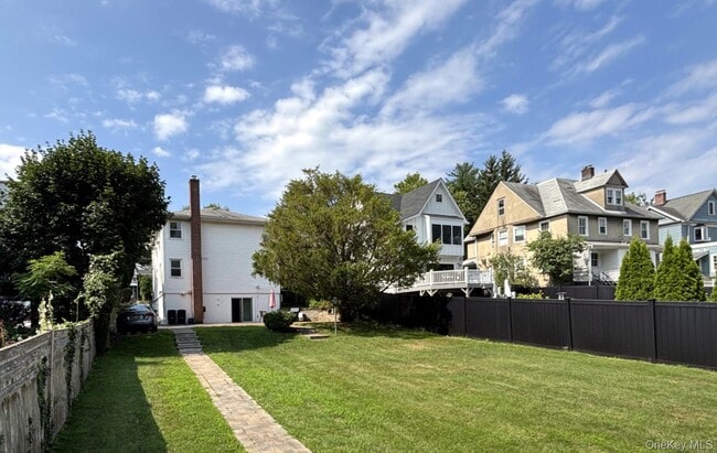 Building Photo - 177 Ashford Ave