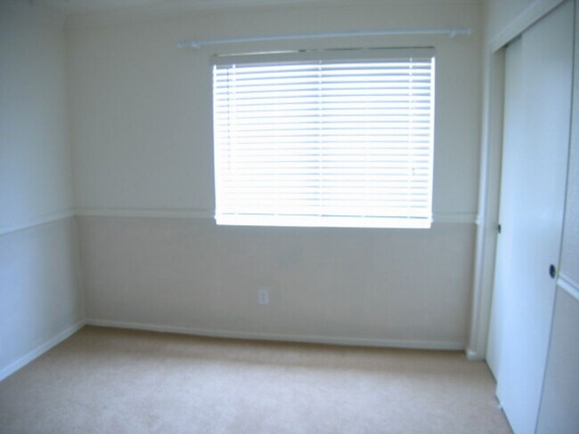 Building Photo - 505 S 93rd Pl