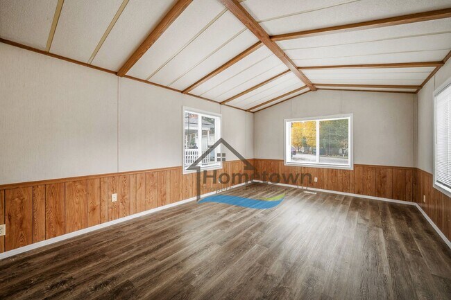 Foto del edificio - 2 Bedroom 1 Bath Home with Off-Street Park...