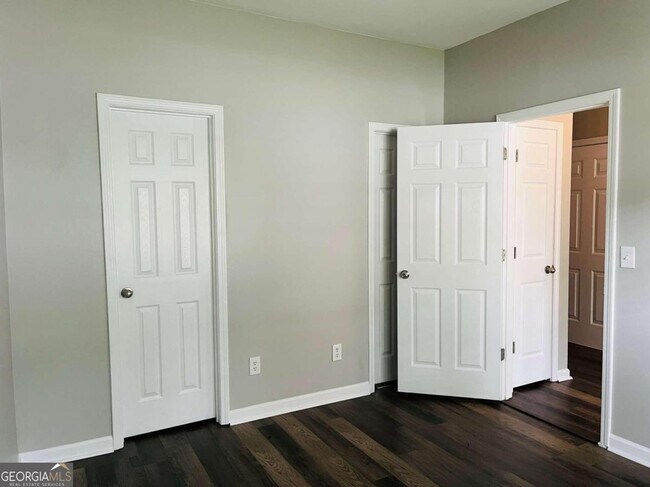 Building Photo - 26 Cliffhaven Cir