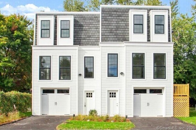 Foto del edificio - West Washington Townhomes