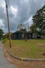 Building Photo - 808 Center St