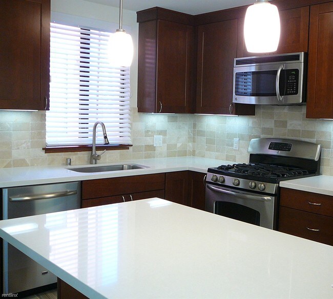 Foto del edificio - 712 N Point St