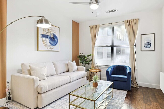 Building Photo - 5275 Town and Country Blvd