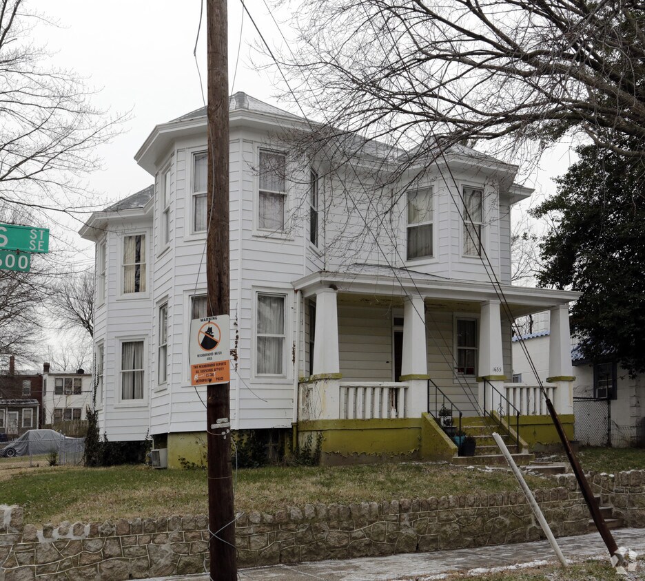 Primary Photo - 1701 S St SE