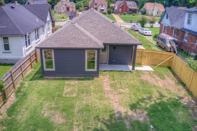 Building Photo - Amazing 3BR/2BA House!