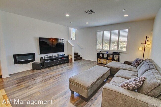 Foto del edificio - 2 br, 4 bath House - 5793 Acacia Lane