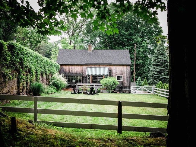 Foto del edificio - 1 Benson Ln