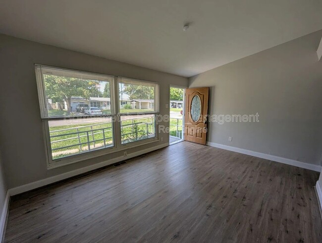 Building Photo - 1700 Kay Dr