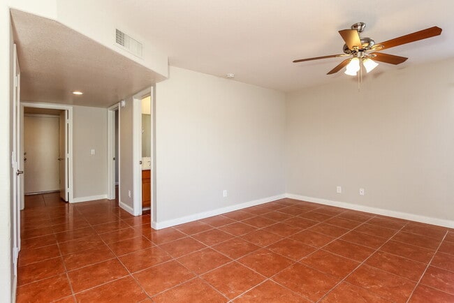 Building Photo - 14317 N 75th Dr