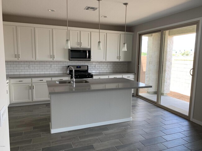 Foto del edificio - 715 N Sparrow Dr