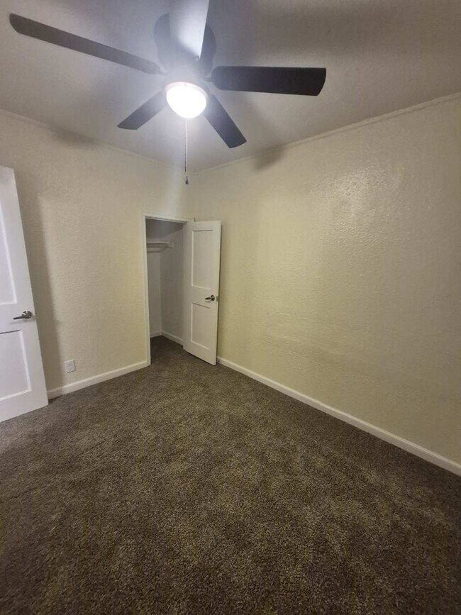 Foto del edificio - COZY CUTE & FRESHLY RENEWED 3 B.R. HOUSE!!