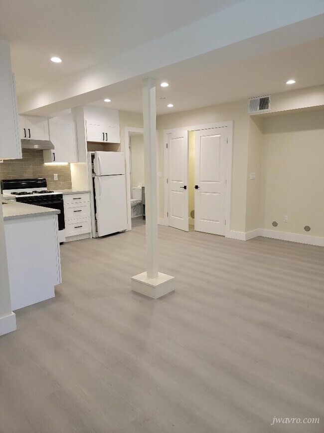 Foto del edificio - 164 Tiffany Ave