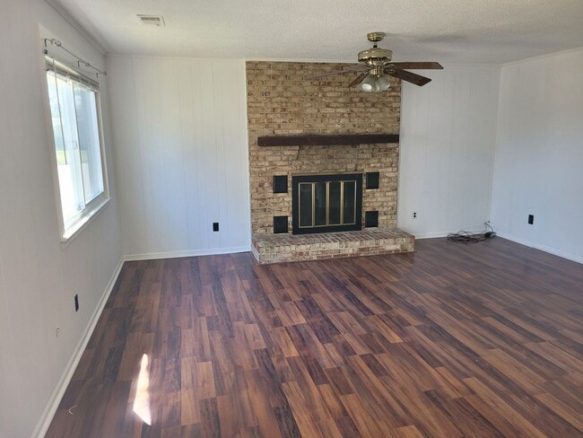 Building Photo - TIMBERLAKE 4 Bedroom House on a Cul-De-Sac