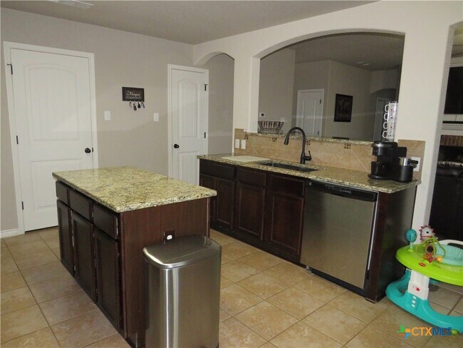 Building Photo - 9805 Kaitlyn Dr