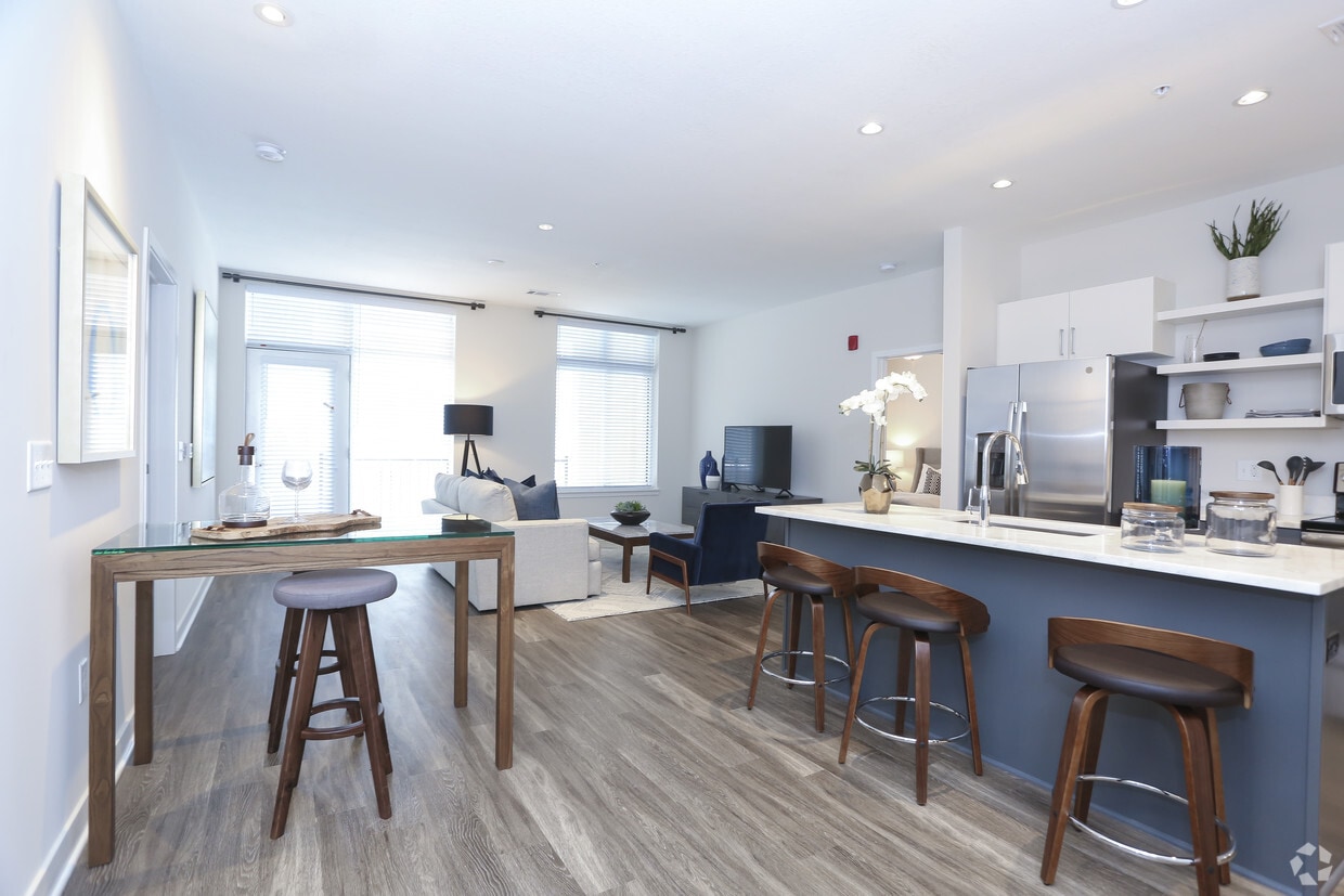 The District Flats 8757 Penrose Ln Lenexa, KS Apartments for Rent