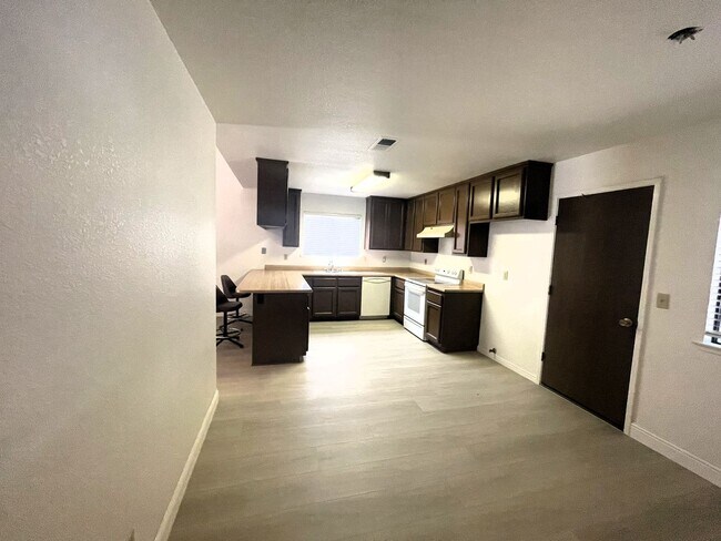 Foto del edificio - 3 Bedroom home in Sunset Park Subdivision