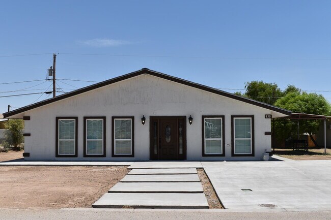 Building Photo - 330 Plantation Dr