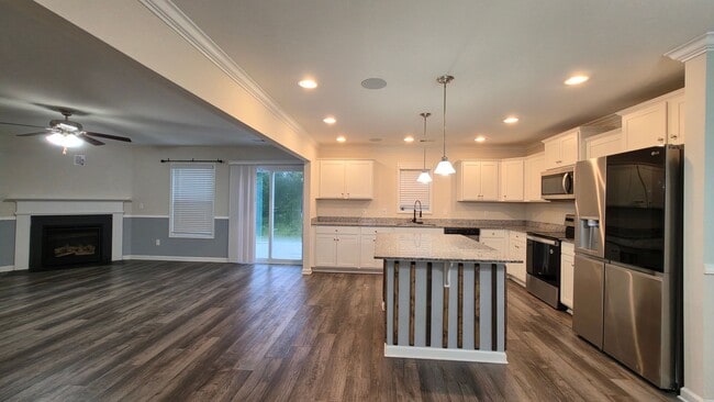 Foto del edificio - 5 bedroom 3 bath home in Pocalla Springs