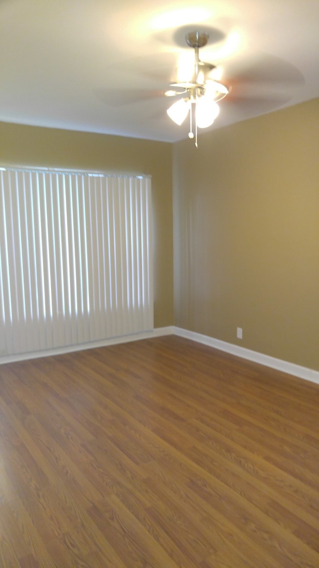 Photo - 4747 S Langley Ave