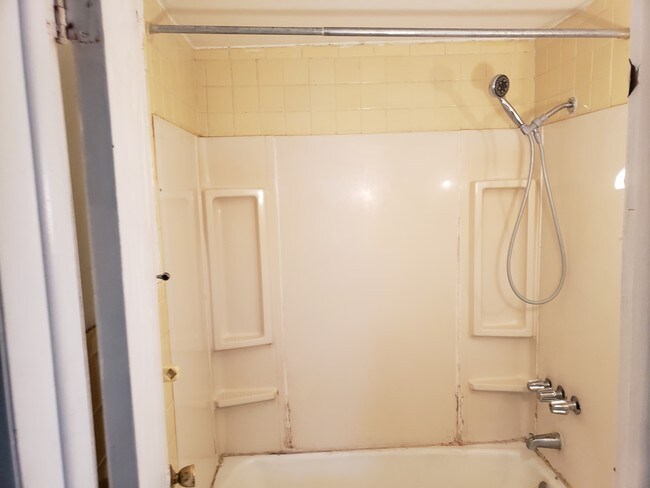 Building Photo - 454 Velde Ave