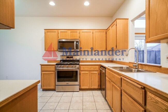 Building Photo - **$300 OFF THE FIRST FULL MONTH'S RENT** This Immaculate Single Level Ranch Home is a Must See!