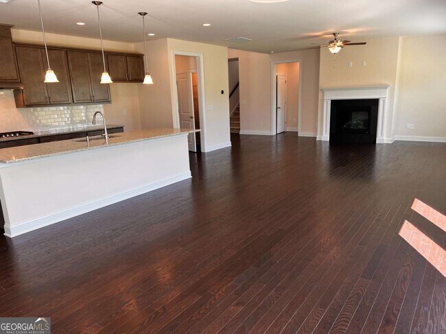 Foto del edificio - 3755 Crestland Ln