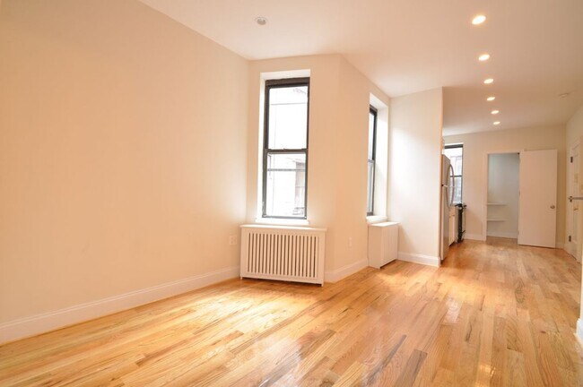 Foto del edificio - 358 W 45th St