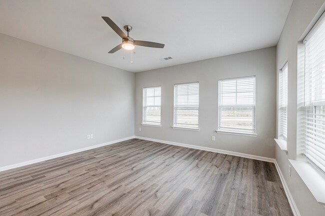 Building Photo - Parkway at 31 Apartments