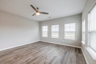 Building Photo - Parkway at 31 Apartments