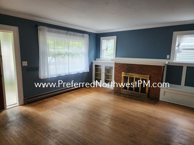 Building Photo - Large vintage home in Jefferson Westside N...