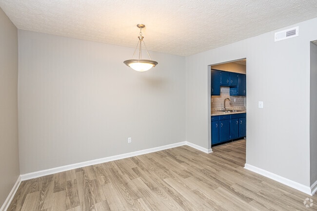 2BR, 1BA - 945 SF - Dining Area - Springhurst East Apartments